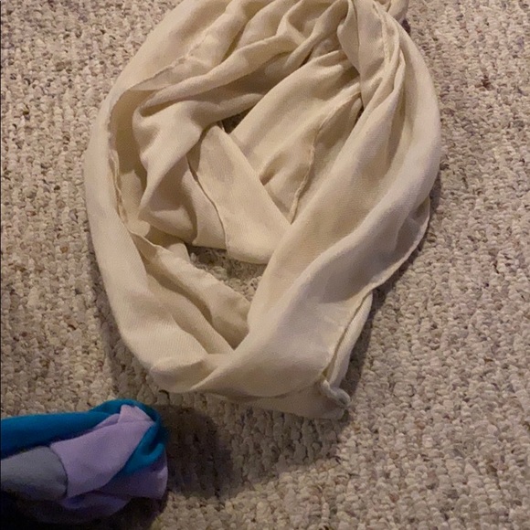 Scarfs - Picture 6 of 12